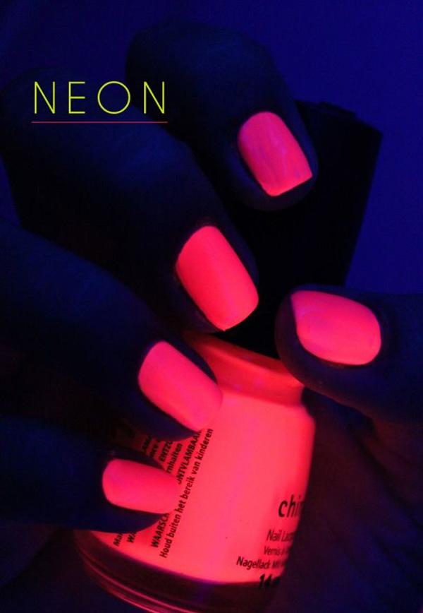 30+ Eye-catching glow nail art designs