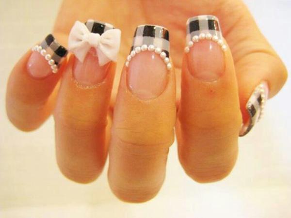 35 Gingham and Plaid Nail Art Designs