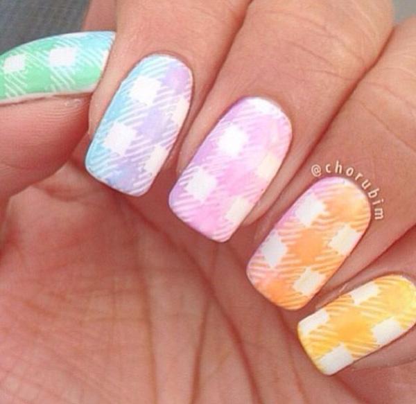 35 Gingham and Plaid Nail Art Designs