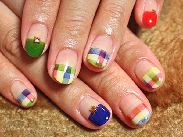 35 Gingham and Plaid Nail Art Designs