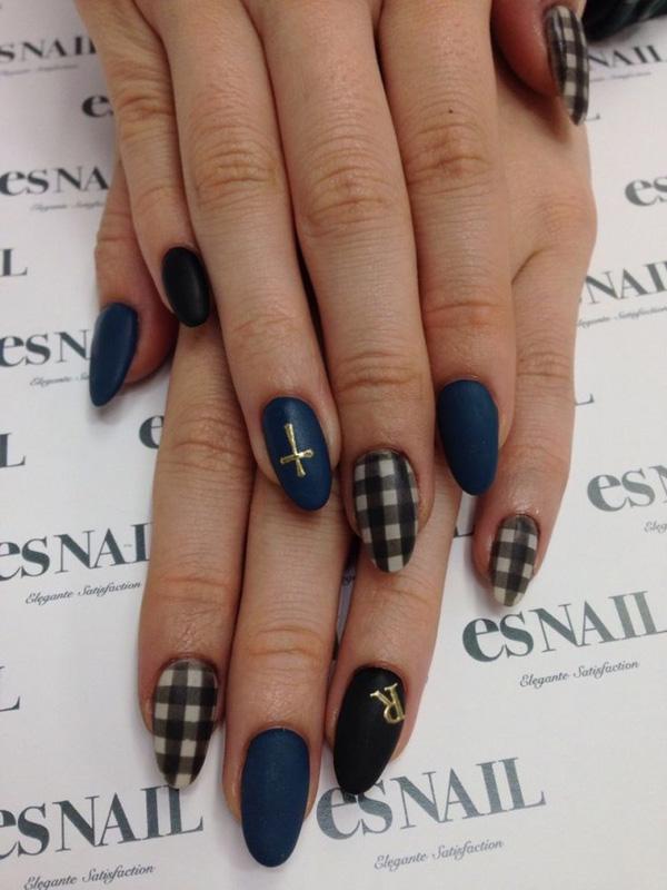 35 Gingham and Plaid Nail Art Designs