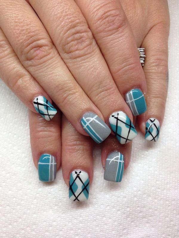 35 Gingham and Plaid Nail Art Designs