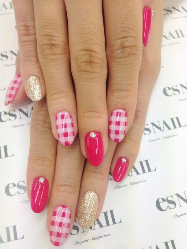 35 Gingham and Plaid Nail Art Designs