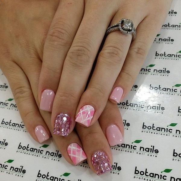 35 Gingham and Plaid Nail Art Designs