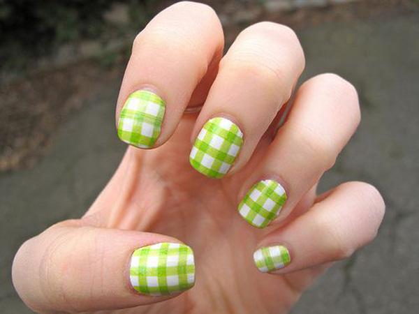 35 Gingham and Plaid Nail Art Designs