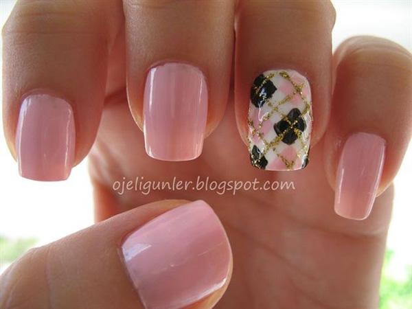 35 Gingham and Plaid Nail Art Designs