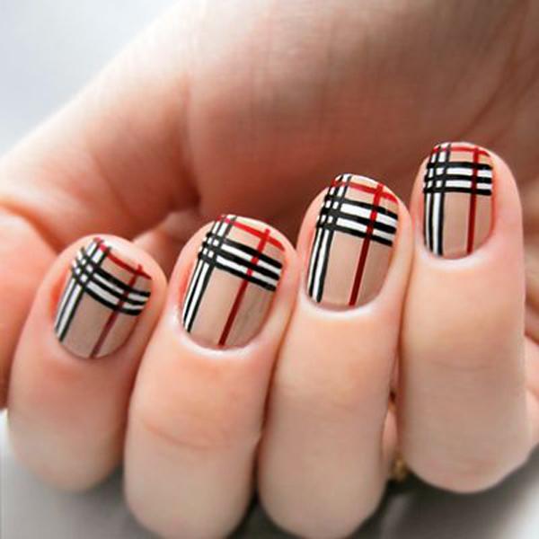 35 Gingham and Plaid Nail Art Designs