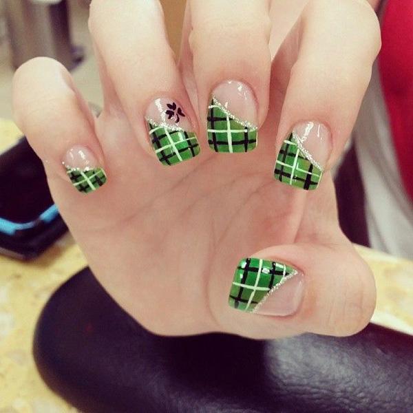 35 Gingham and Plaid Nail Art Designs