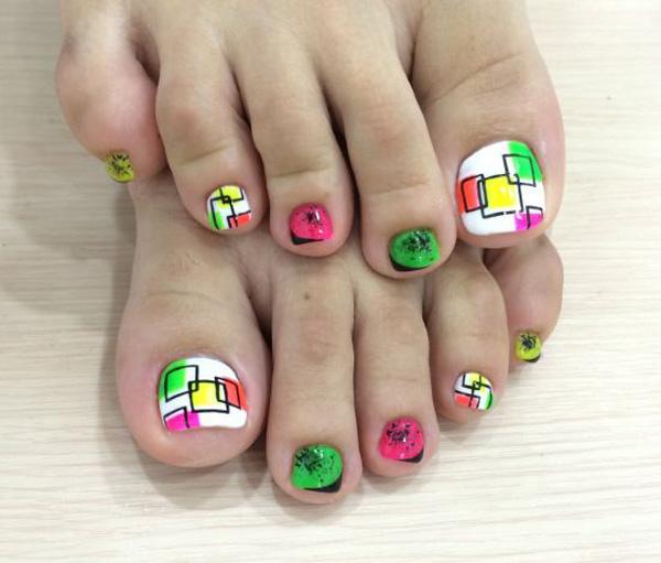 50 Pretty Toenail Art Designs