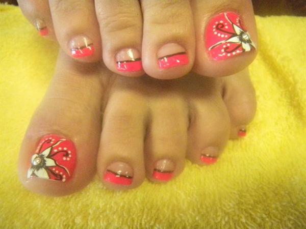 50 Pretty Toenail Art Designs