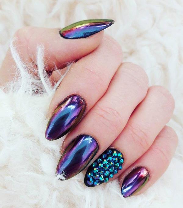 55+ Creative and Chic Chrome Nail Art Ideas