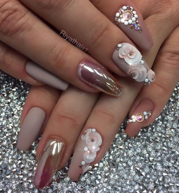 55+ Creative and Chic Chrome Nail Art Ideas