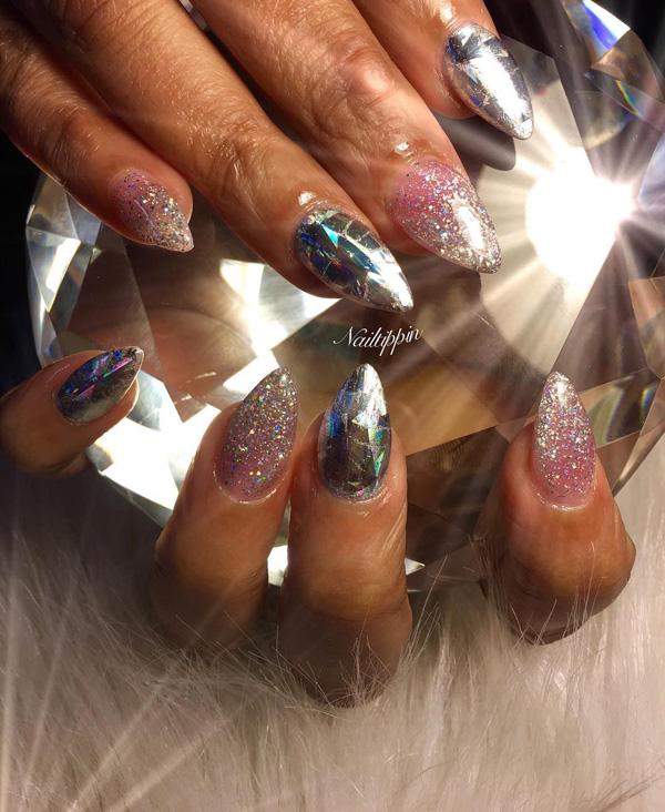 55+ Creative and Chic Chrome Nail Art Ideas