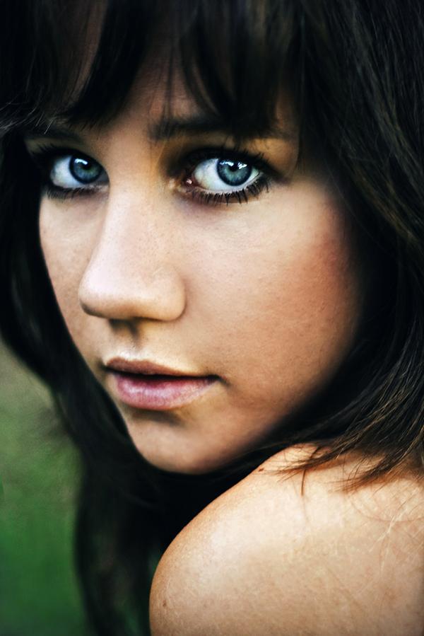 Eye-catching Portraits by Caitlin Worthington