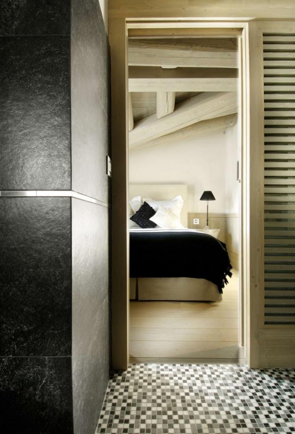 Chalet Black Pearl