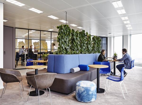 20 inspirational Office Decor Designs