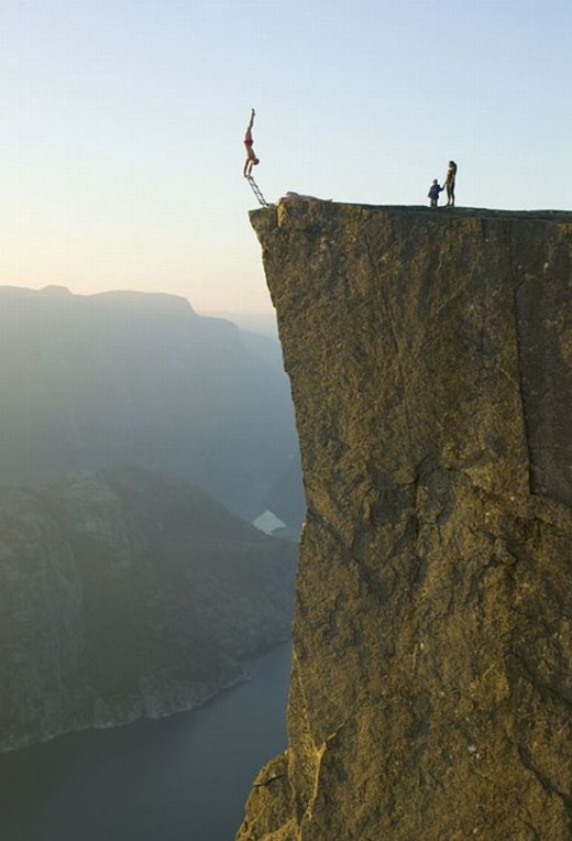 Astonishing Photos Demonstrating Art of Balance