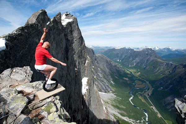 Astonishing Photos Demonstrating Art of Balance
