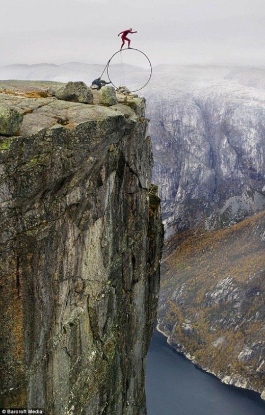 Astonishing Photos Demonstrating Art of Balance