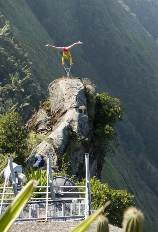 Astonishing Photos Demonstrating Art of Balance