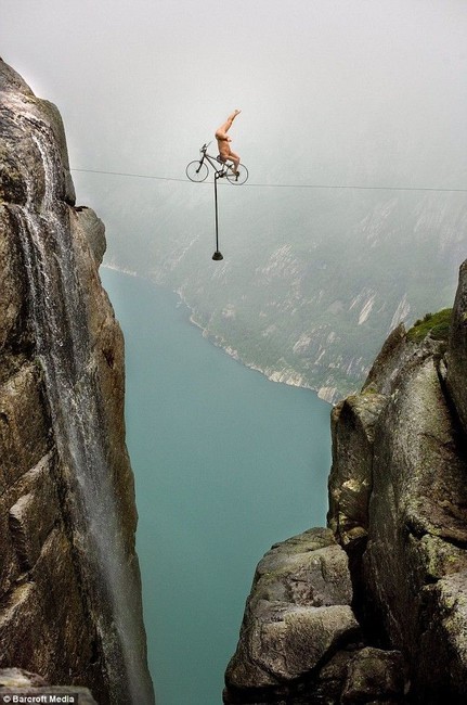 Astonishing Photos Demonstrating Art of Balance