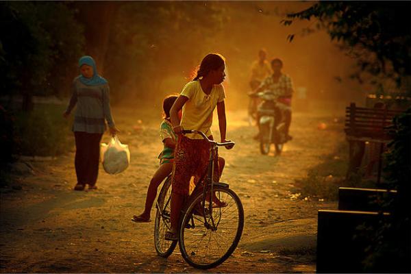 Indonesian Country Life by Teuku Jody Zulkarnaen