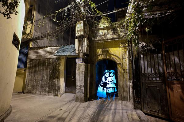 Enlightened Souls - Lightpainting by Fabrice Wittner