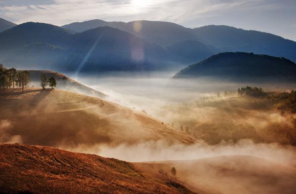 Cloudy mountains by Cornel Pufan