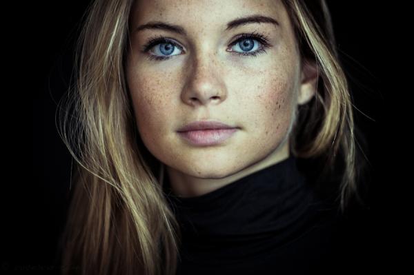 Portrait Photography by Rolland Andras Flinta