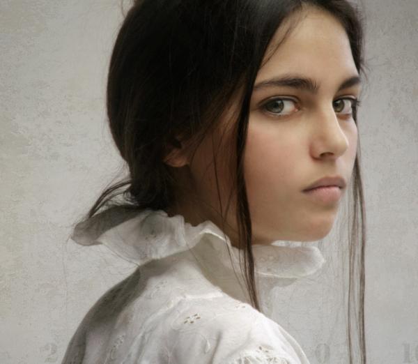 Photorealistic Paintings by Louis Treserras