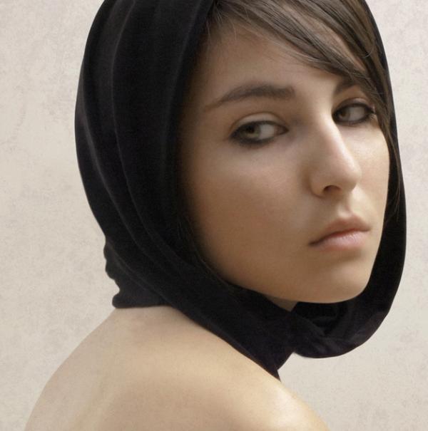 Photorealistic Paintings by Louis Treserras