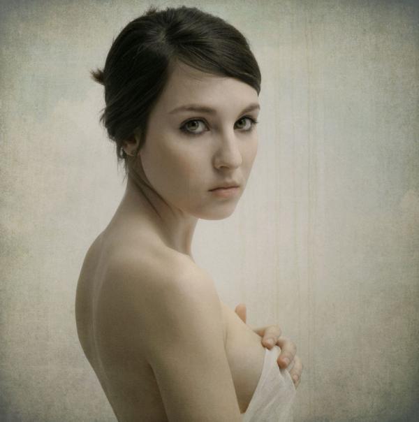 Photorealistic Paintings by Louis Treserras