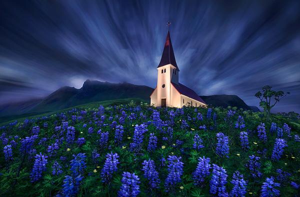 Photography by Max Rive