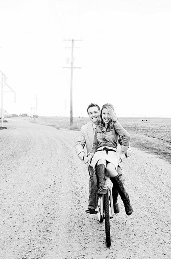 30 Engagement Photo Ideas