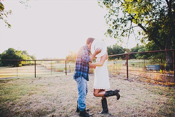 30 Engagement Photo Ideas