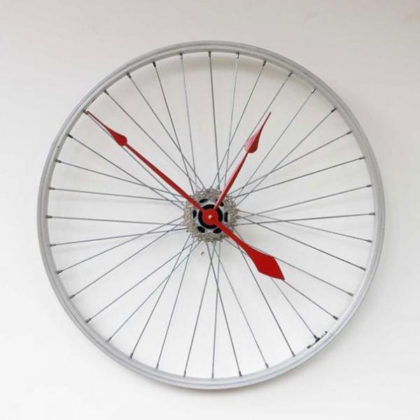 20 Inspirational Wall Clocks