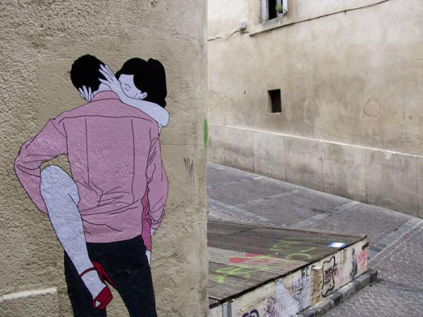 Kissing Lovers Street Art by Claire Streetart
