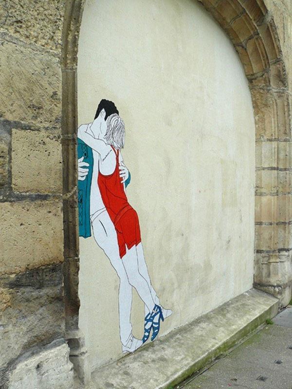 Kissing Lovers Street Art by Claire Streetart