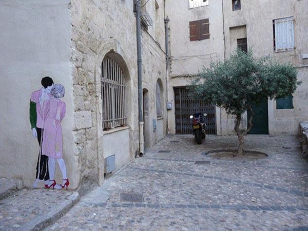 Kissing Lovers Street Art by Claire Streetart