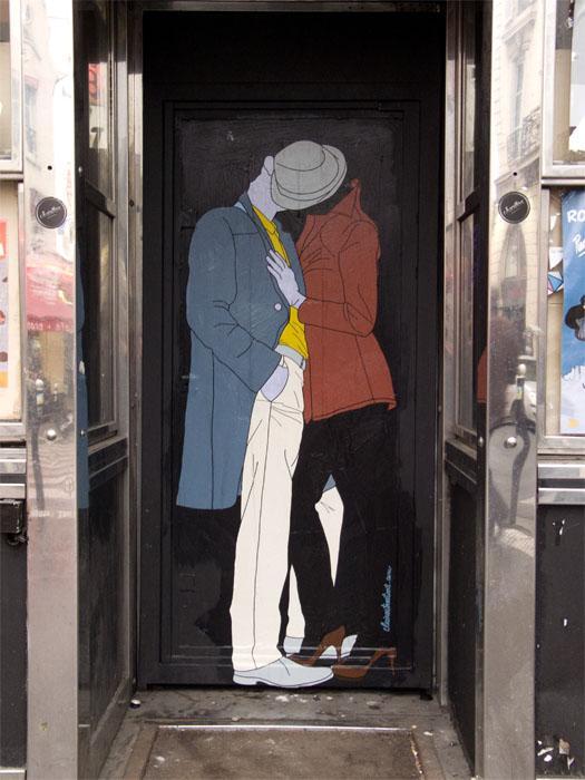 Kissing Lovers Street Art by Claire Streetart