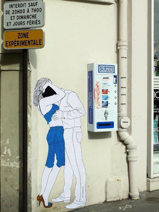 Kissing Lovers Street Art by Claire Streetart