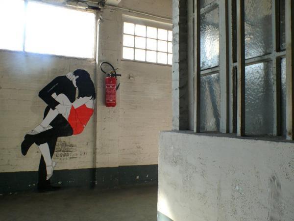 Kissing Lovers Street Art by Claire Streetart