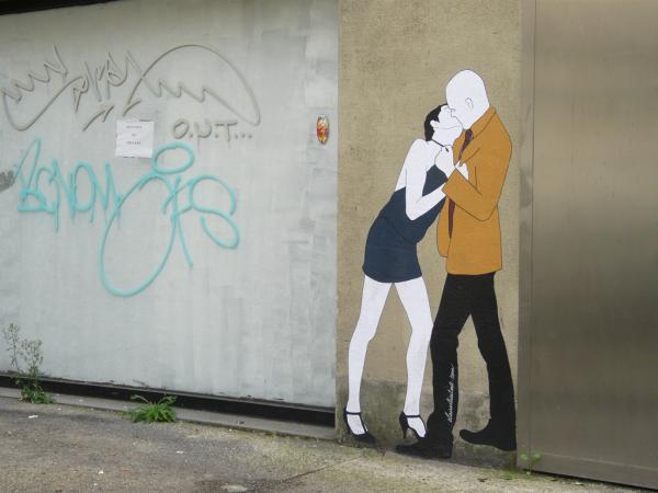 Kissing Lovers Street Art by Claire Streetart