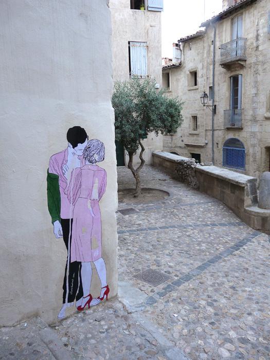 Kissing Lovers Street Art by Claire Streetart