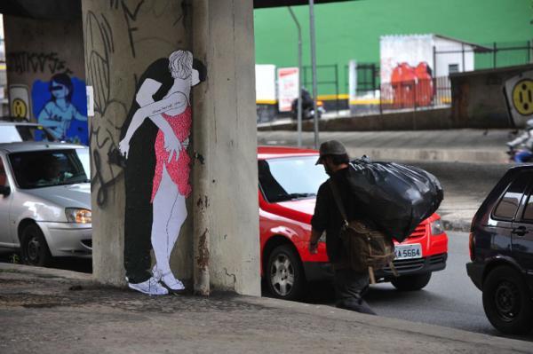 Kissing Lovers Street Art by Claire Streetart