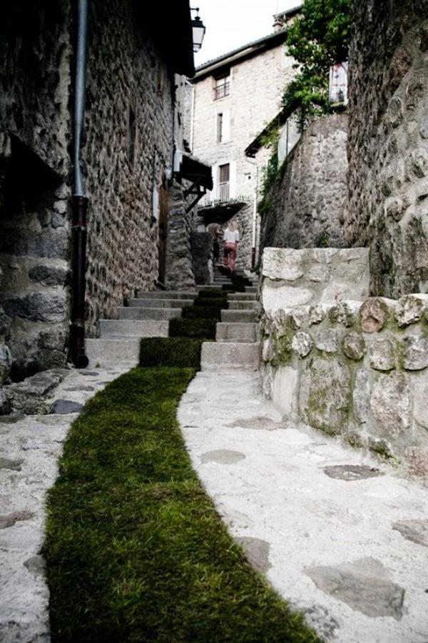 30 Beautiful Street Artworks on Stairs