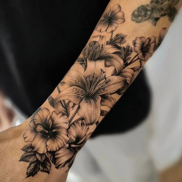 90 Awesome Lily Tattoo Designs with Meaning