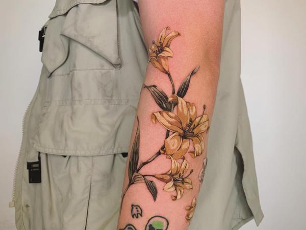 90 Awesome Lily Tattoo Designs with Meaning