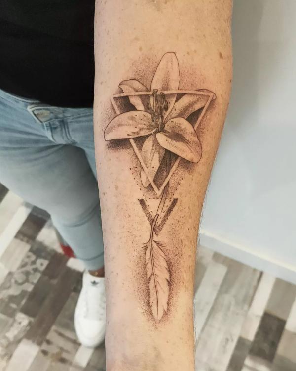 90 Awesome Lily Tattoo Designs with Meaning