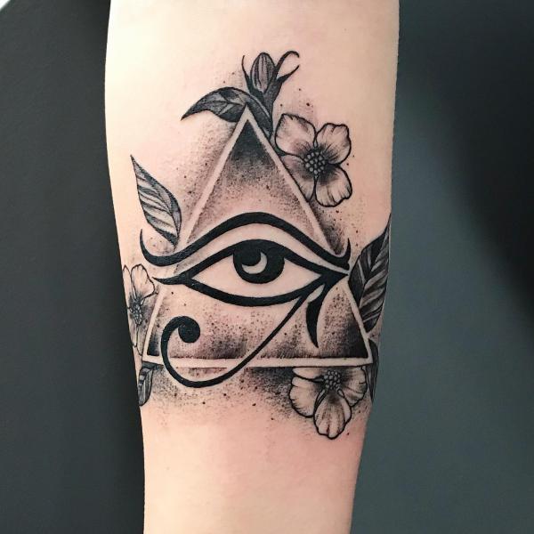 100 Eye Tattoos to Inspire Your Next Ink